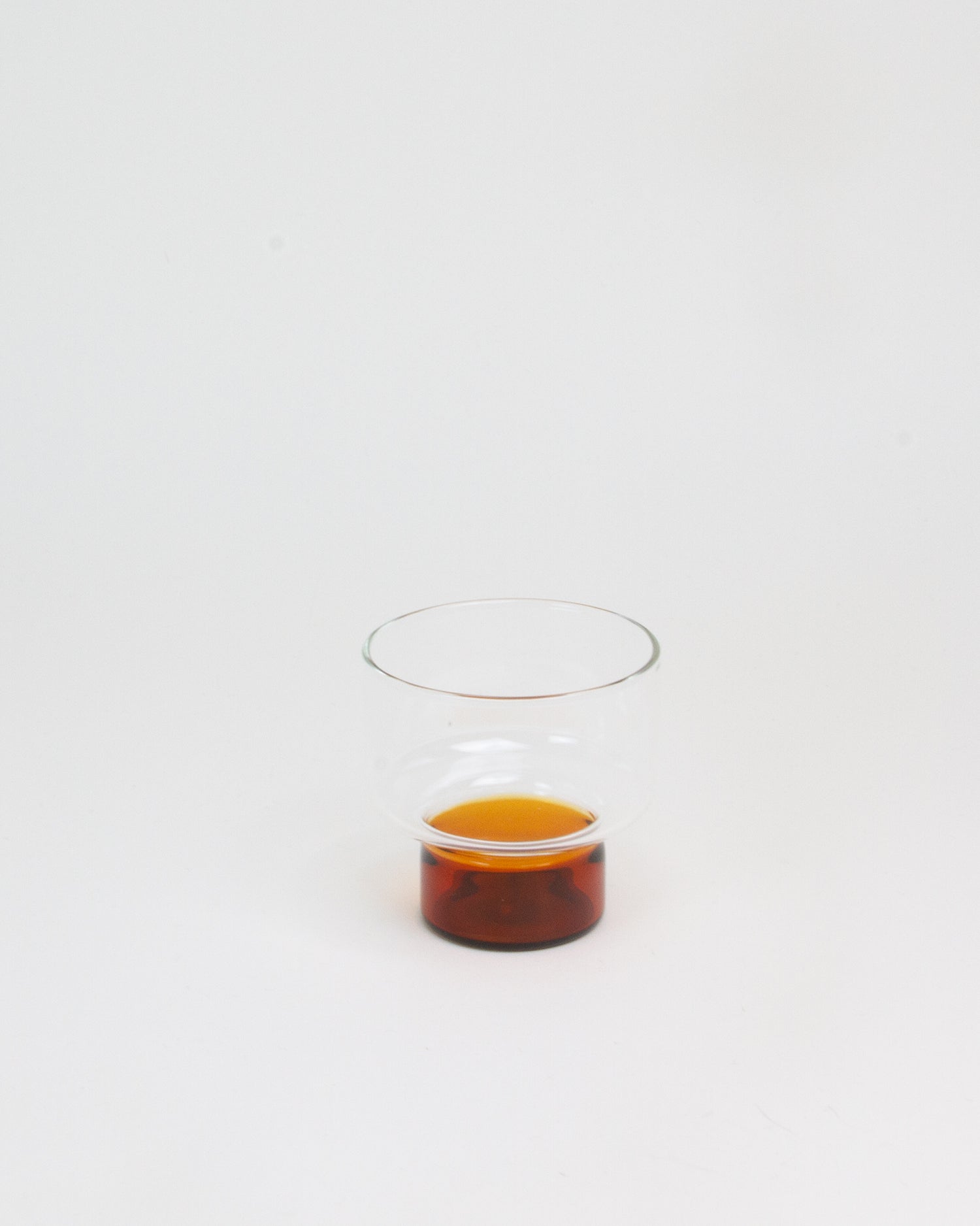 Aita Short Glass Amber Base