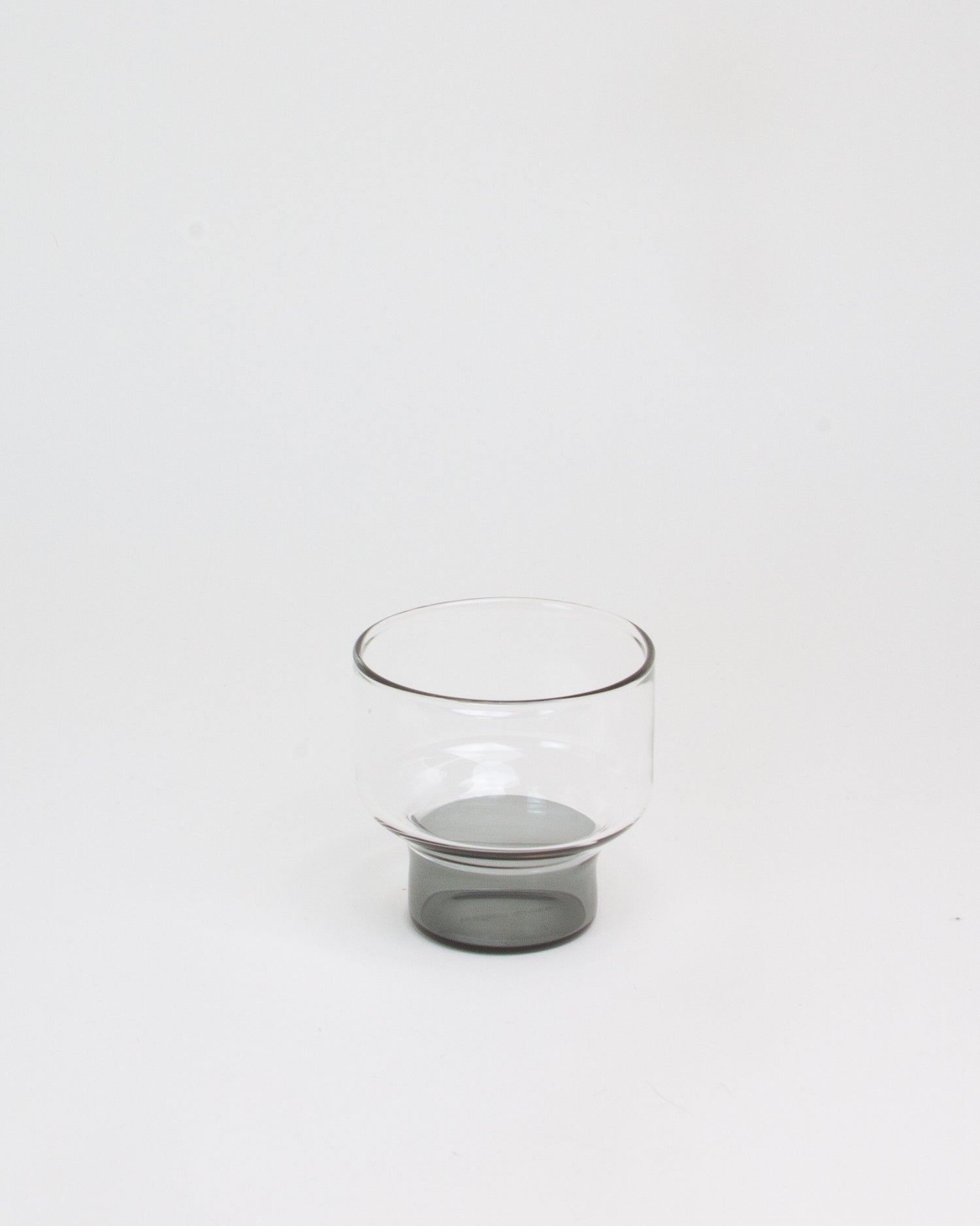 Aita Short Glass Smoke Base