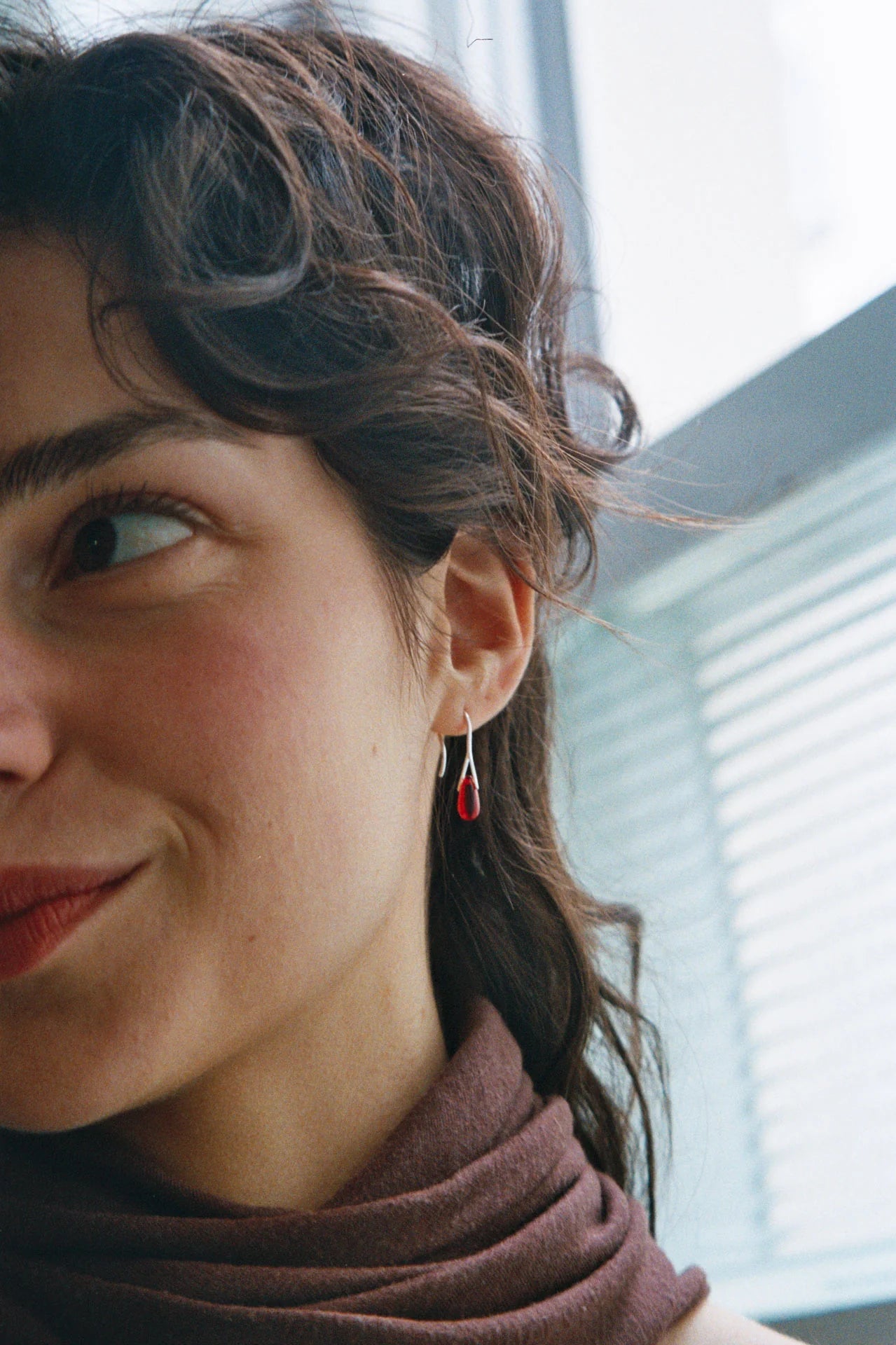 Gota Pico Earrings Red