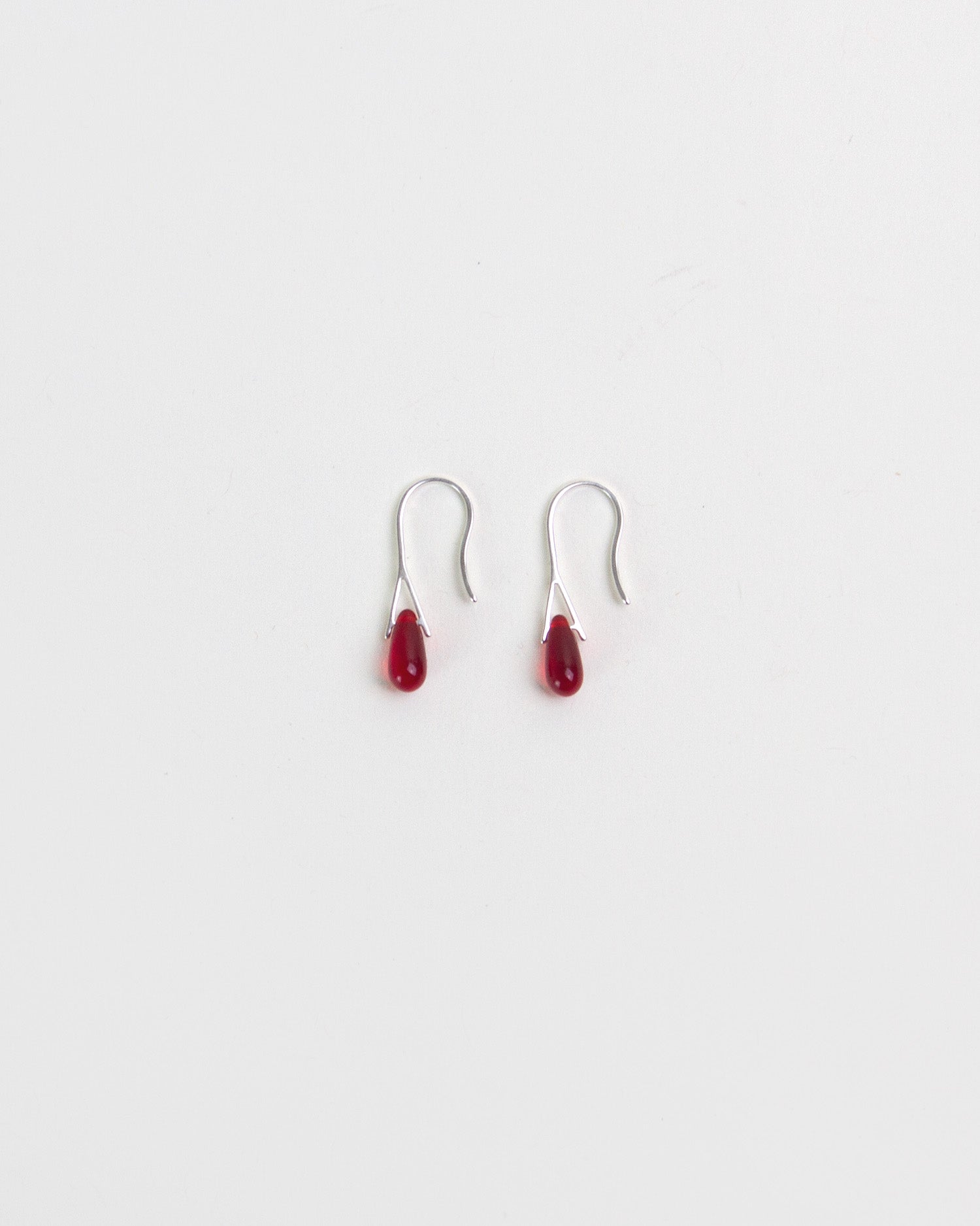 Gota Pico Earrings Red