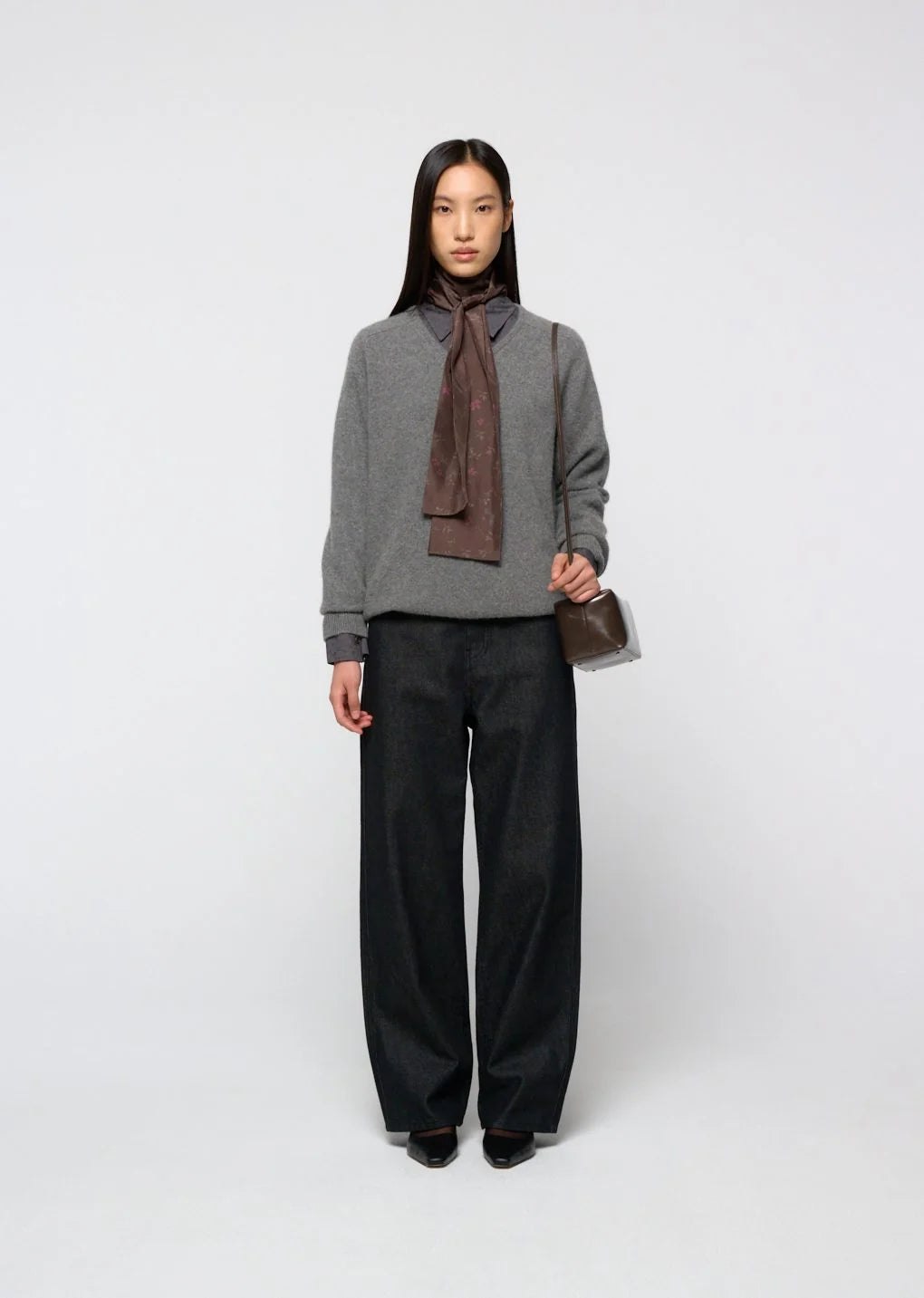 Racoon V-Neck Knit Grey
