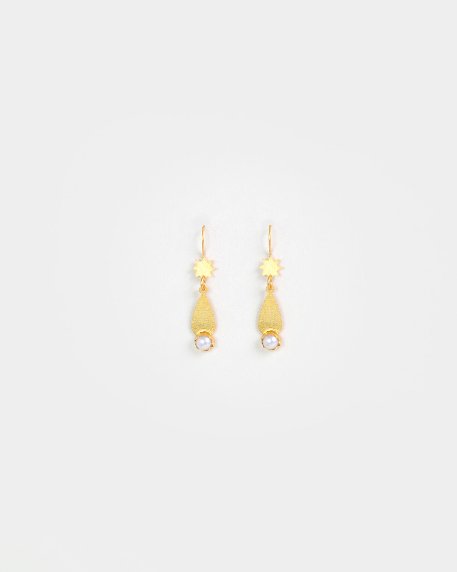Ama Earrings Gold