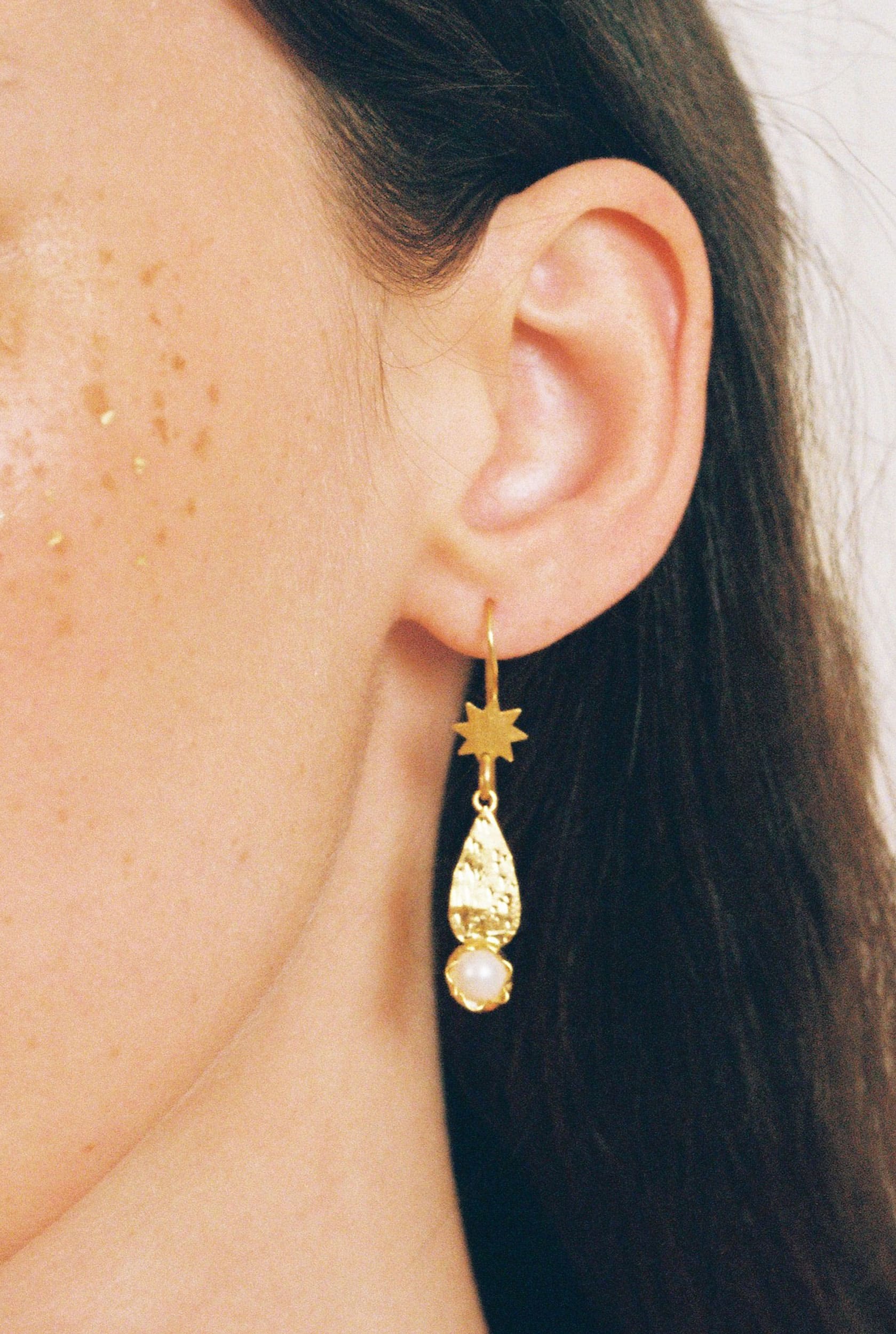 Ama Earrings Gold