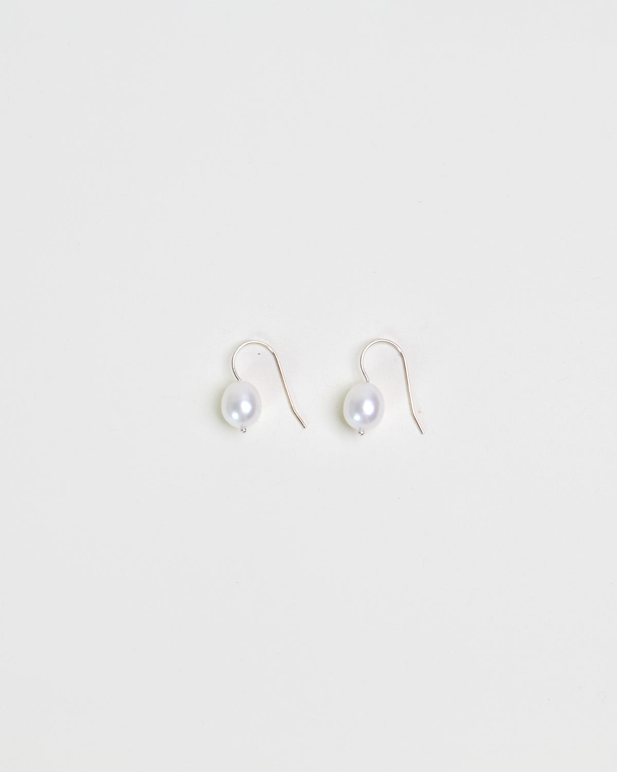 Palais Mini Pearl Earrings