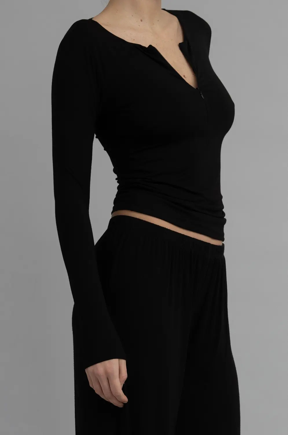 Recline Half Zip Black