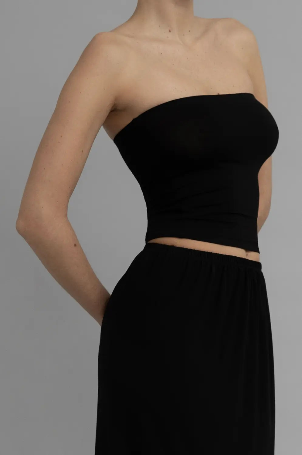 Recline Strapless Black