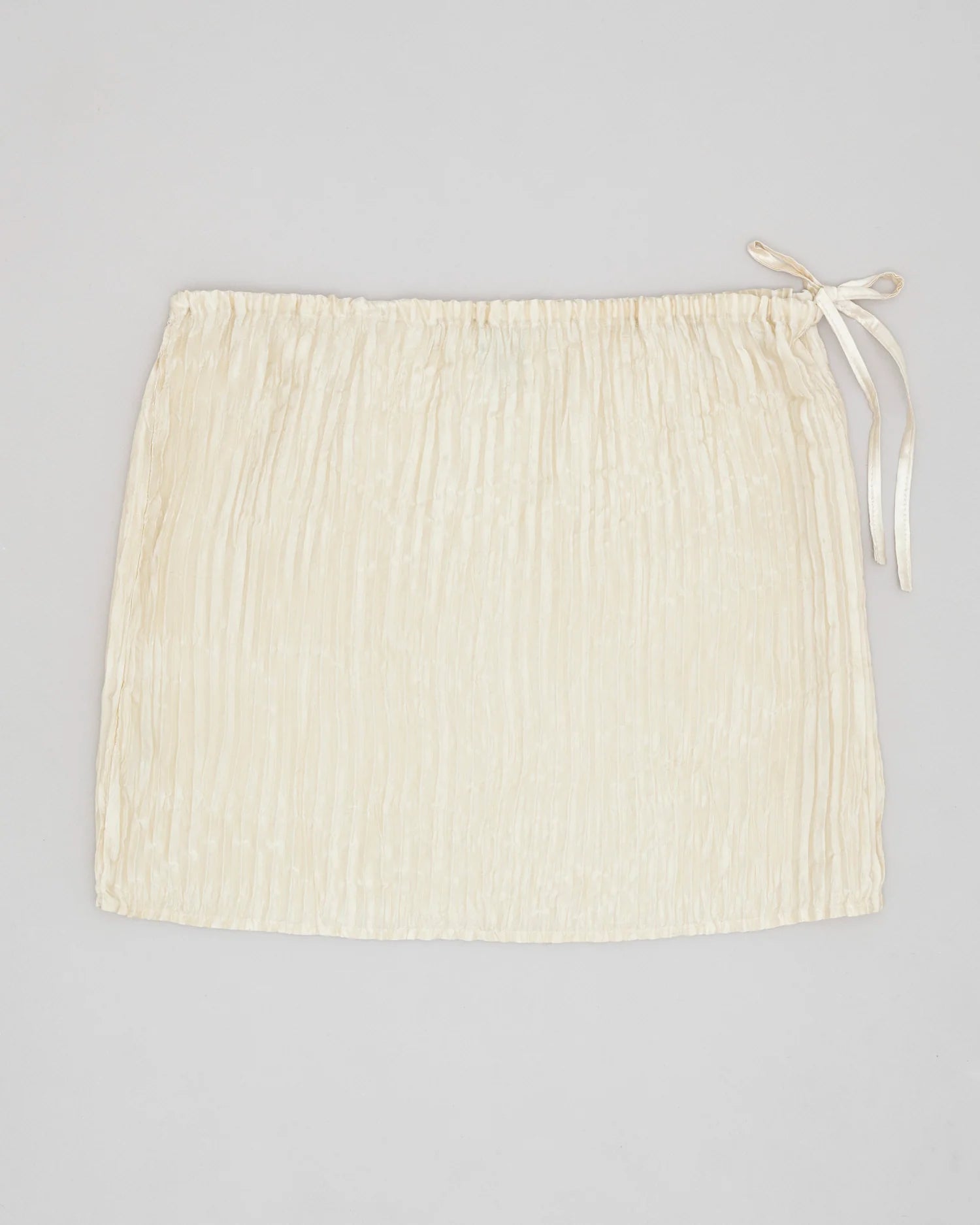 Plissé Satin Silk Short Skirt Off White